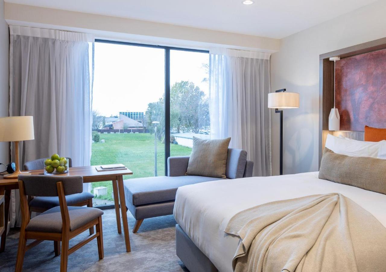 Sudima Christchurch City Kültér fotó A guest room at the Hotel at Old Town Scottsdale